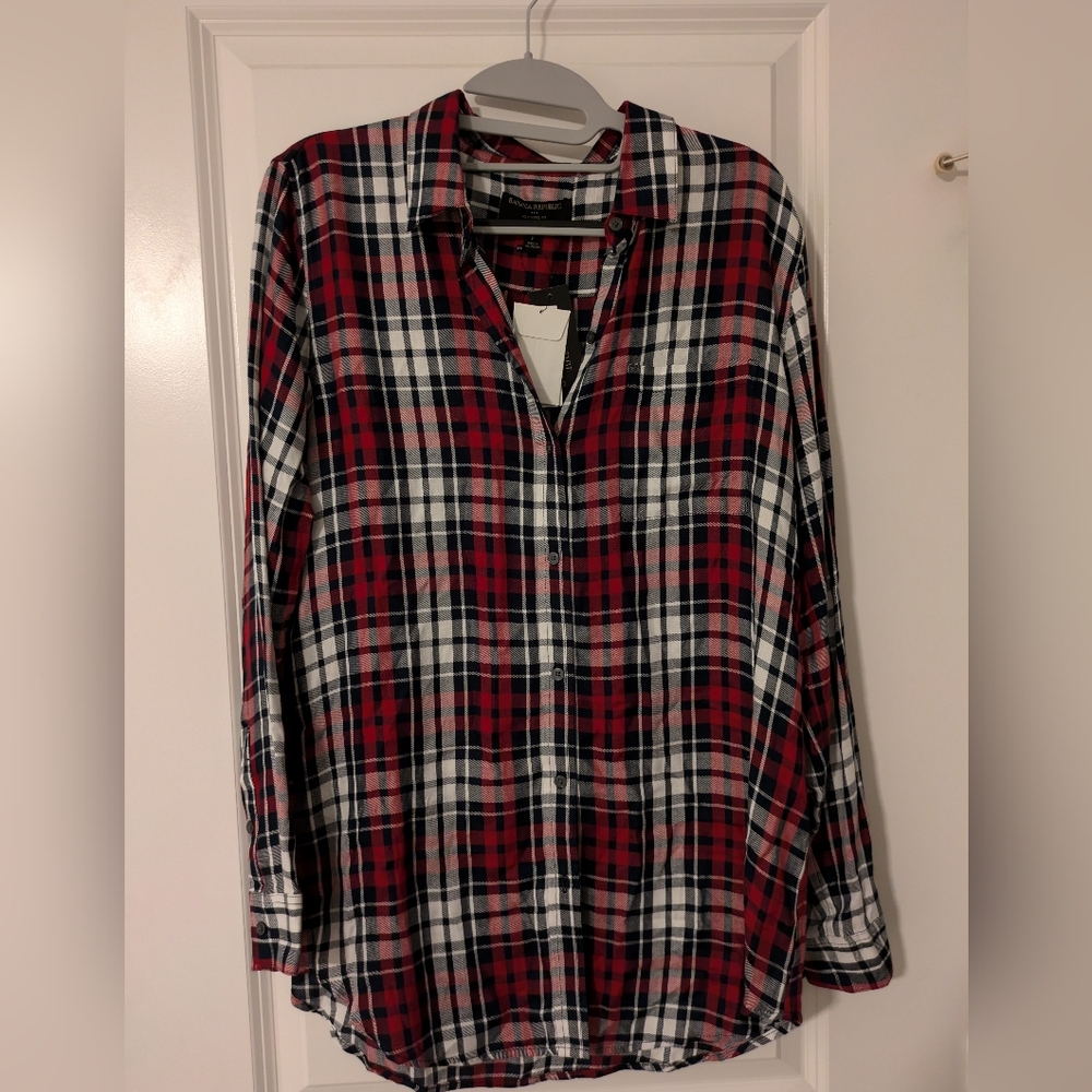 BNWT Banana Republic Boyfriend Fit button-up shirt